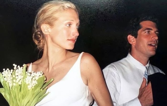 Carolyn bessette kennedy wedding dress