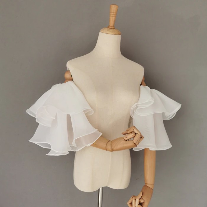 Detachable sleeves for wedding dress